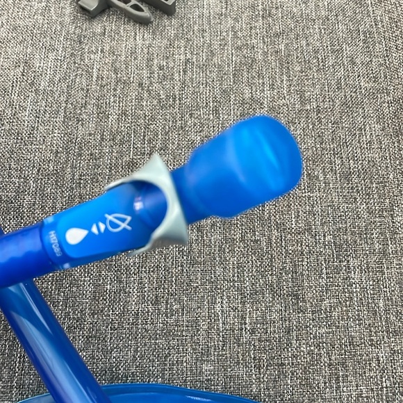 Camelpak Kid Mini Mule 50oz Hydration Pack. Blue | atomic blue/navy blue - Picture 8 of 10